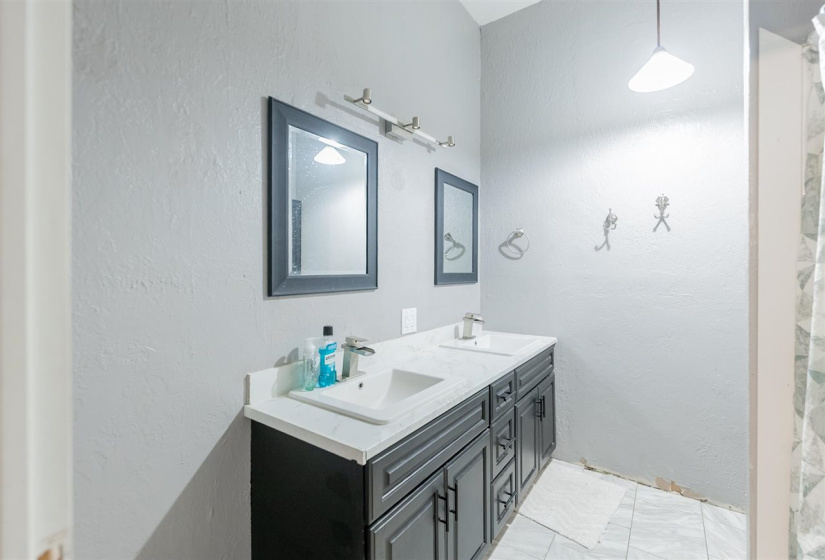 4 Bedrooms Bedrooms, 0 ,2 BathroomsBathrooms,Residential,Single Family,7th,1,133382