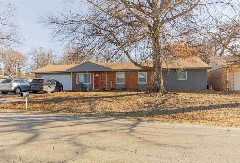 4 Bedrooms Bedrooms, 0 ,2 BathroomsBathrooms,Residential,Single Family,7th,1,133382