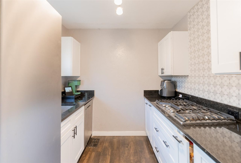 4 Bedrooms Bedrooms, 0 ,2 BathroomsBathrooms,Residential,Single Family,7th,1,133382