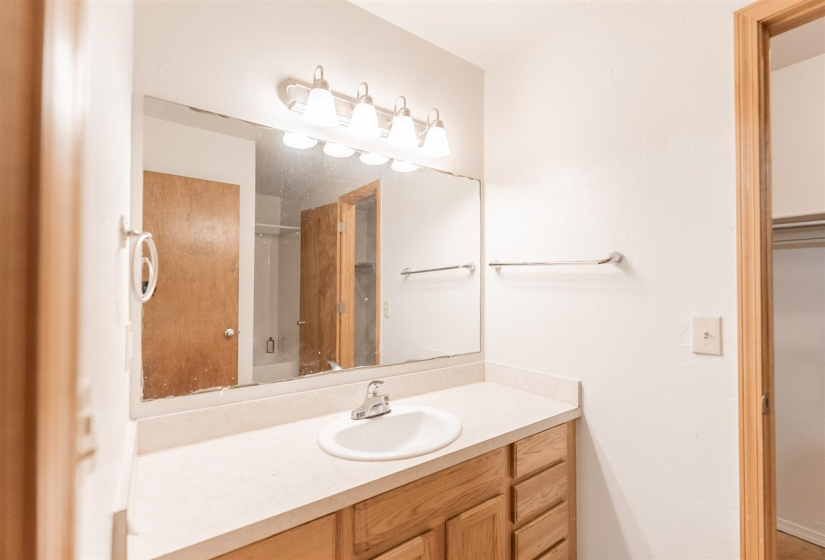 3 Bedrooms Bedrooms, 0 ,1 BathroomBathrooms,Residential,Single Family,2nd,1,133383