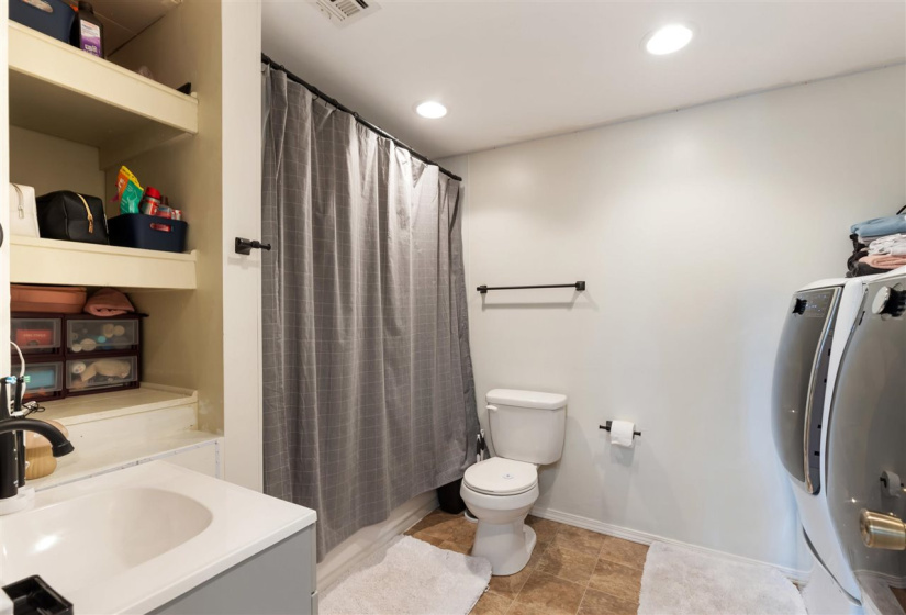 4 Bedrooms Bedrooms, 0 ,2 BathroomsBathrooms,Residential,Single Family,Lowry,1.5,133384