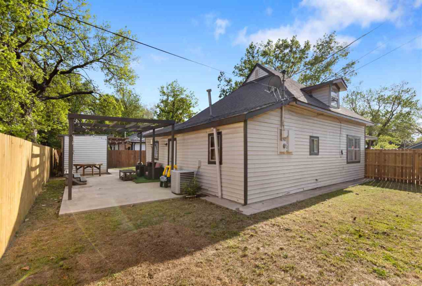 4 Bedrooms Bedrooms, 0 ,2 BathroomsBathrooms,Residential,Single Family,Lowry,1.5,133384