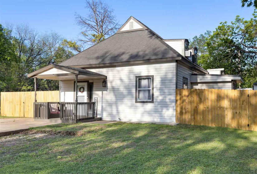 4 Bedrooms Bedrooms, 0 ,2 BathroomsBathrooms,Residential,Single Family,Lowry,1.5,133384