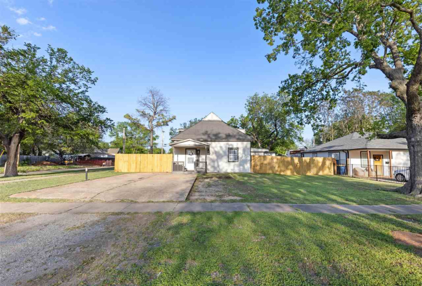 4 Bedrooms Bedrooms, 0 ,2 BathroomsBathrooms,Residential,Single Family,Lowry,1.5,133384