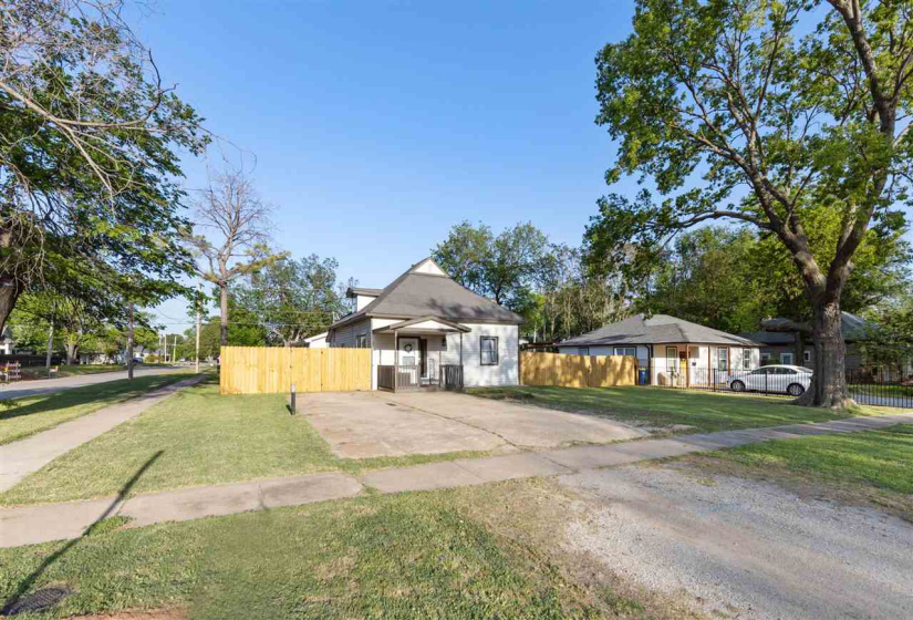 4 Bedrooms Bedrooms, 0 ,2 BathroomsBathrooms,Residential,Single Family,Lowry,1.5,133384