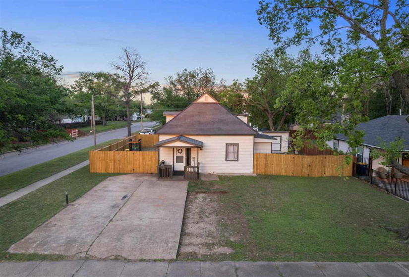 4 Bedrooms Bedrooms, 0 ,2 BathroomsBathrooms,Residential,Single Family,Lowry,1.5,133384