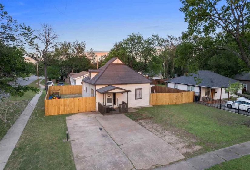 4 Bedrooms Bedrooms, 0 ,2 BathroomsBathrooms,Residential,Single Family,Lowry,1.5,133384