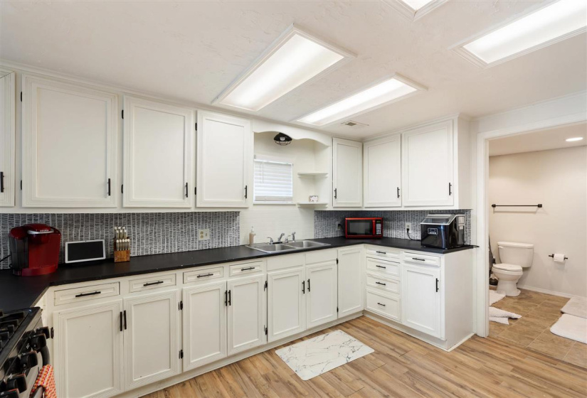 4 Bedrooms Bedrooms, 0 ,2 BathroomsBathrooms,Residential,Single Family,Lowry,1.5,133384