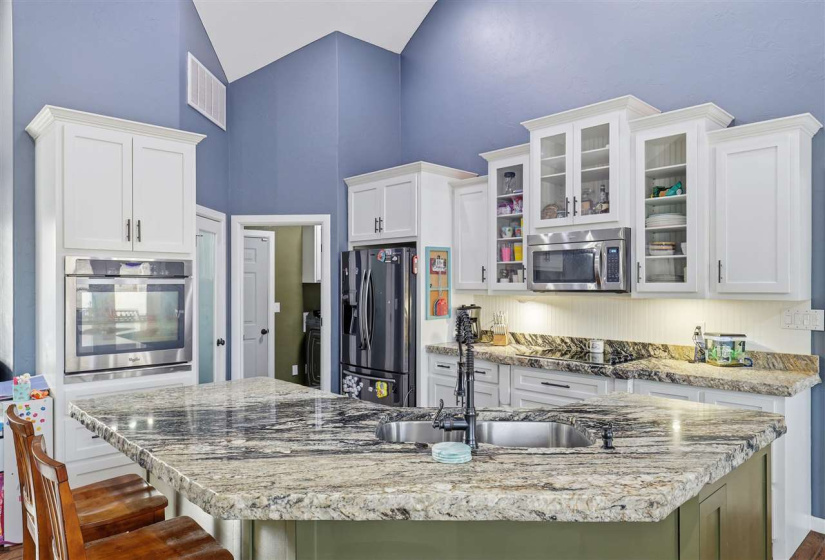 3 Bedrooms Bedrooms, 0 ,2 BathroomsBathrooms,Residential,Single Family,840,1,133391