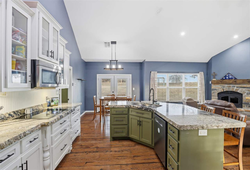 3 Bedrooms Bedrooms, 0 ,2 BathroomsBathrooms,Residential,Single Family,840,1,133391