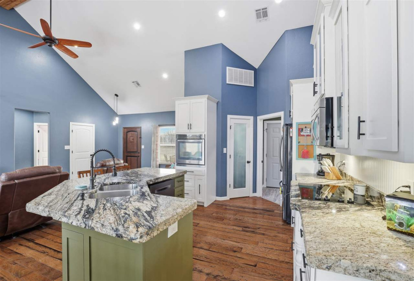 3 Bedrooms Bedrooms, 0 ,2 BathroomsBathrooms,Residential,Single Family,840,1,133391