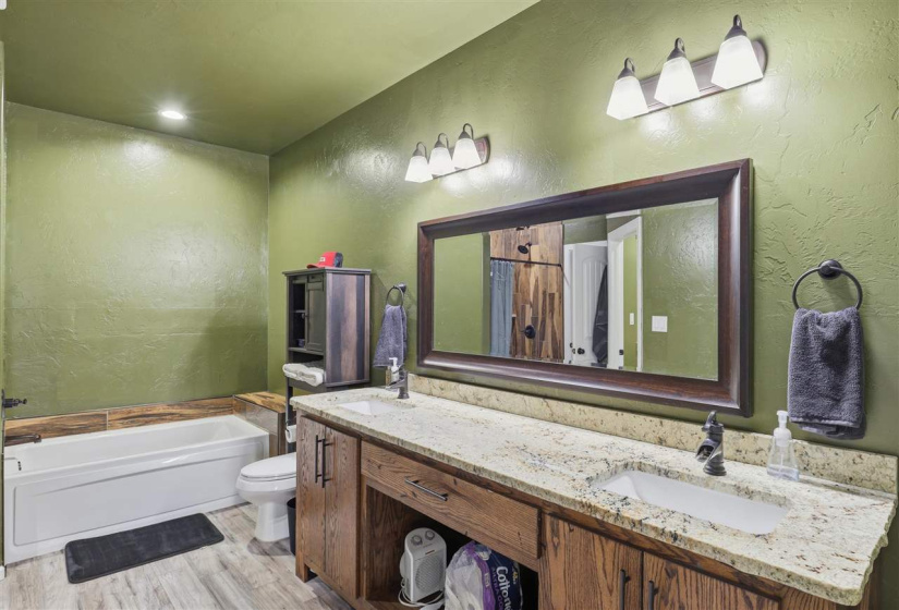 3 Bedrooms Bedrooms, 0 ,2 BathroomsBathrooms,Residential,Single Family,840,1,133391