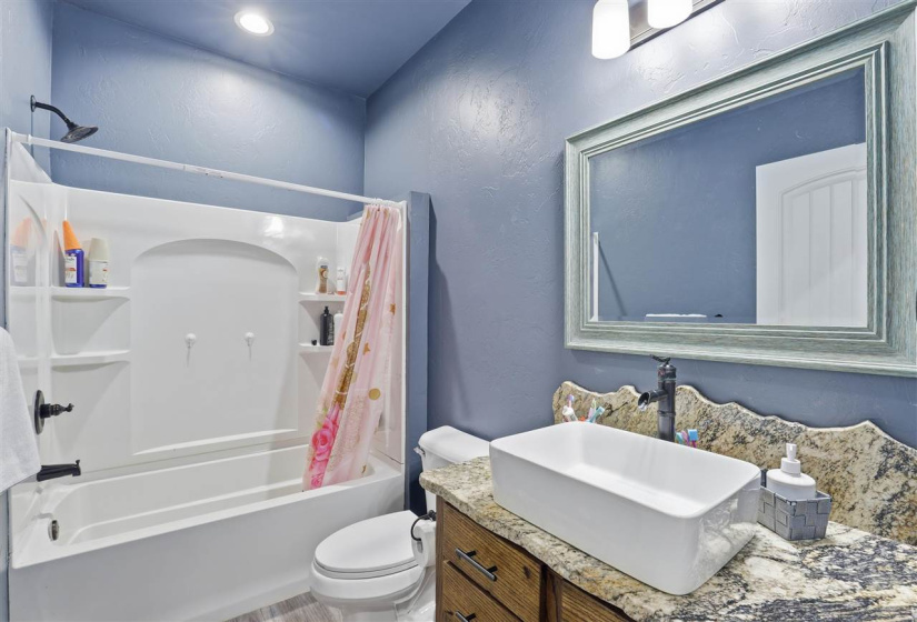 3 Bedrooms Bedrooms, 0 ,2 BathroomsBathrooms,Residential,Single Family,840,1,133391