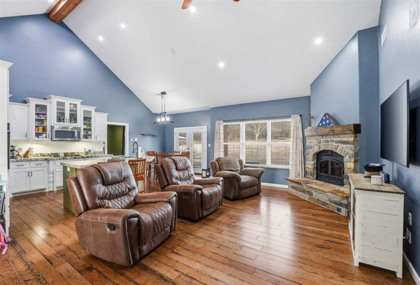 3 Bedrooms Bedrooms, 0 ,2 BathroomsBathrooms,Residential,Single Family,840,1,133391