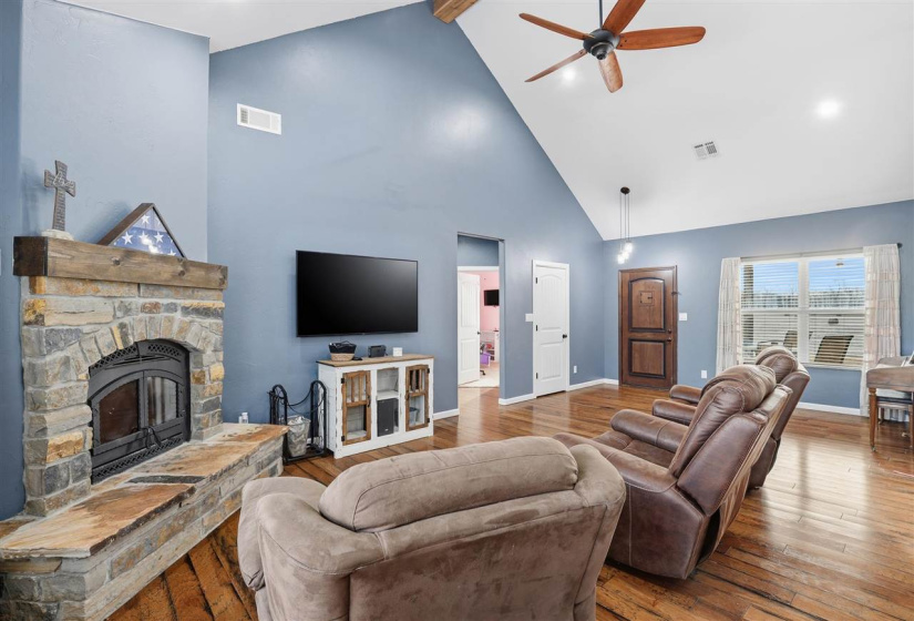 3 Bedrooms Bedrooms, 0 ,2 BathroomsBathrooms,Residential,Single Family,840,1,133391