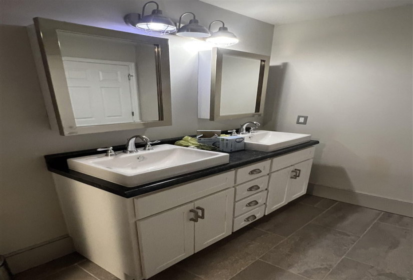 4 Bedrooms Bedrooms, 0 ,2 BathroomsBathrooms,Residential,Condominium/townhouse,Main,2,133395