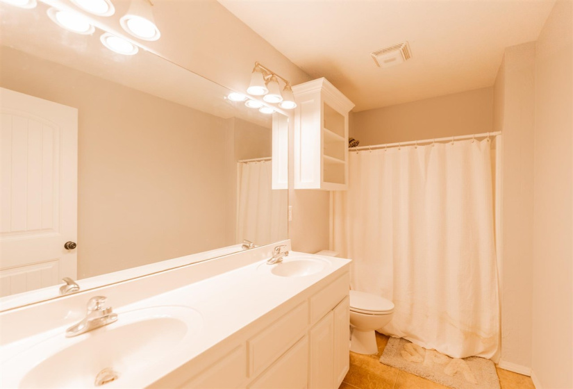 4 Bedrooms Bedrooms, 0 ,4 BathroomsBathrooms,Residential,Single Family,122nd,1,133406