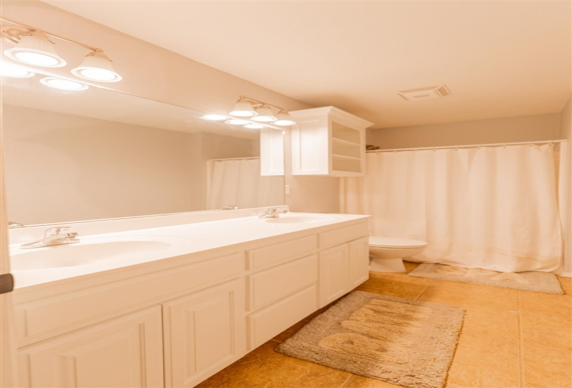 4 Bedrooms Bedrooms, 0 ,4 BathroomsBathrooms,Residential,Single Family,122nd,1,133406