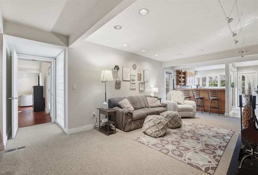 4 Bedrooms Bedrooms, 0 ,3 BathroomsBathrooms,Residential,Single Family,Will Rogers,1,133413