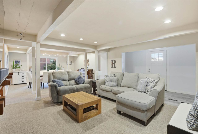 4 Bedrooms Bedrooms, 0 ,3 BathroomsBathrooms,Residential,Single Family,Will Rogers,1,133413