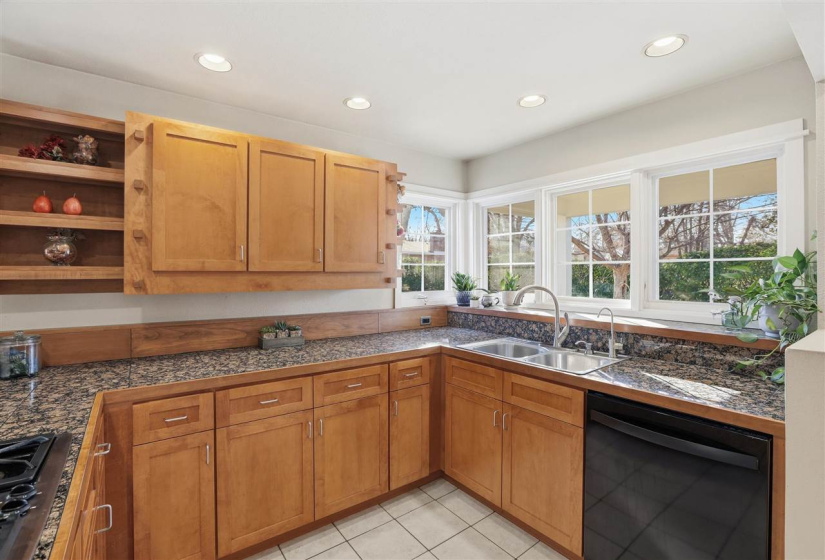 4 Bedrooms Bedrooms, 0 ,3 BathroomsBathrooms,Residential,Single Family,Will Rogers,1,133413