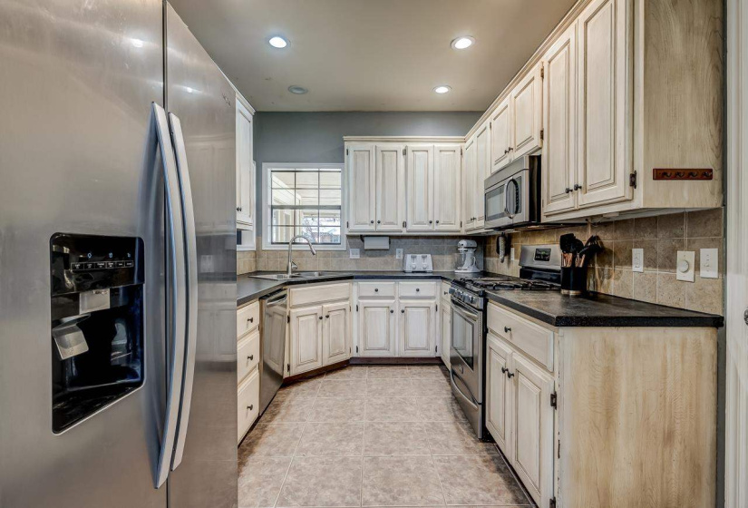 3 Bedrooms Bedrooms, 0 ,2 BathroomsBathrooms,Residential,Single Family,Wedgewood Ct,1,133415