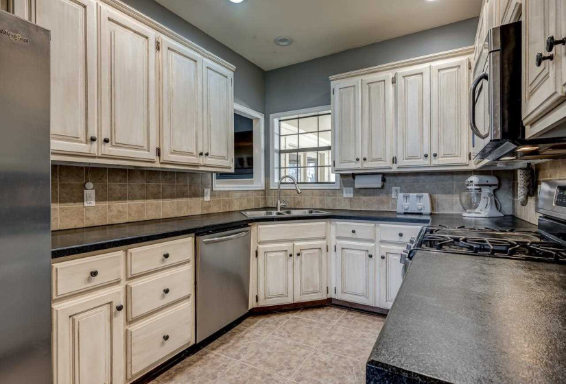 3 Bedrooms Bedrooms, 0 ,2 BathroomsBathrooms,Residential,Single Family,Wedgewood Ct,1,133415