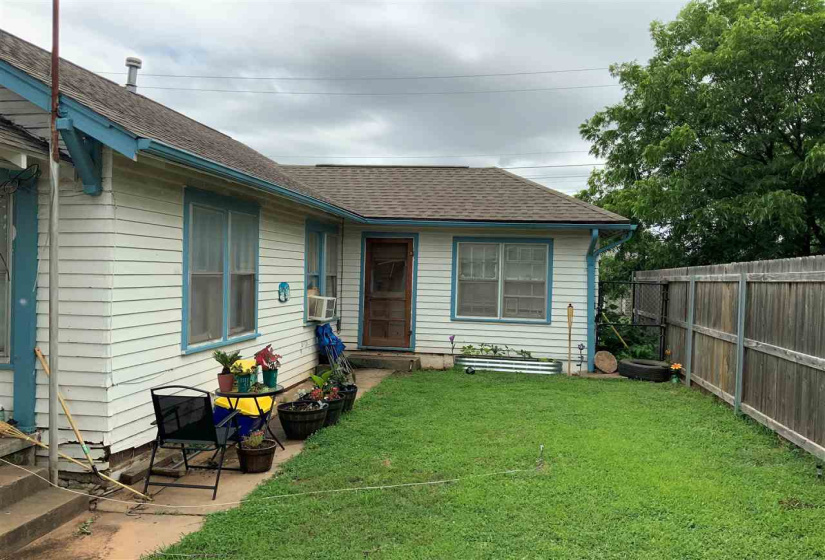 2 Bedrooms Bedrooms, 0 ,1 BathroomBathrooms,Residential,Single Family,West,1,133422