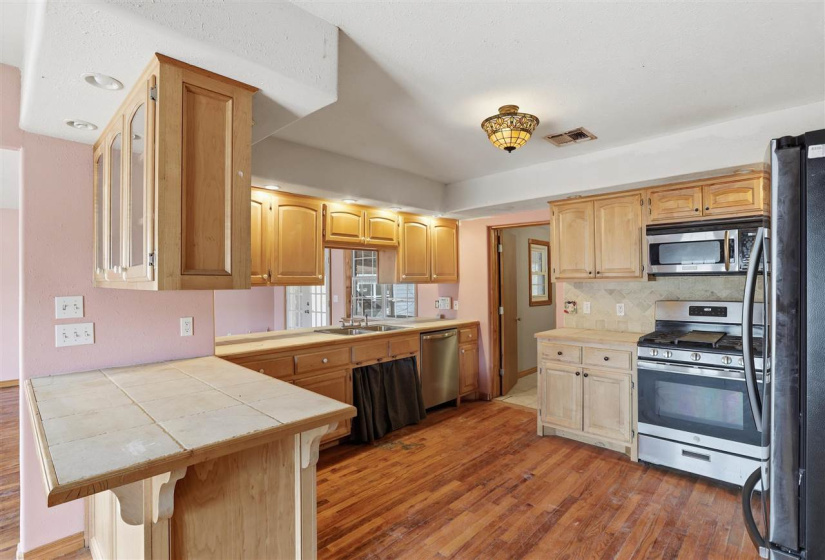 4 Bedrooms Bedrooms, 0 ,3 BathroomsBathrooms,Residential,Single Family,Jardot,1,133386