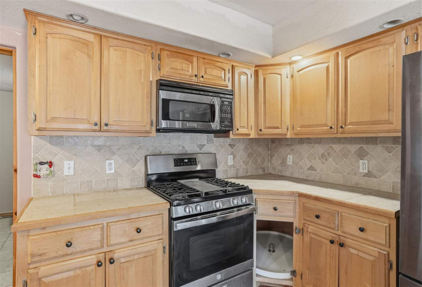 4 Bedrooms Bedrooms, 0 ,3 BathroomsBathrooms,Residential,Single Family,Jardot,1,133386