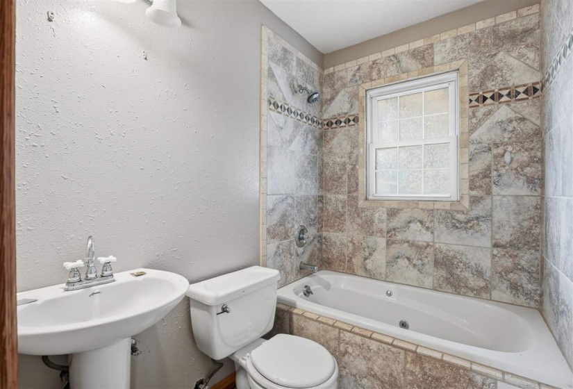 4 Bedrooms Bedrooms, 0 ,3 BathroomsBathrooms,Residential,Single Family,Jardot,1,133386