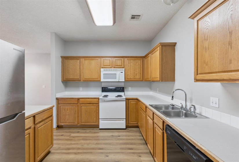 0 , 0 ,3 BathroomsBathrooms,Multi-family,Duplex,Pecan Hill,1,133440