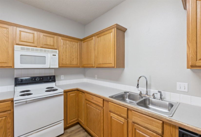 0 , 0 ,3 BathroomsBathrooms,Multi-family,Duplex,Pecan Hill,1,133440