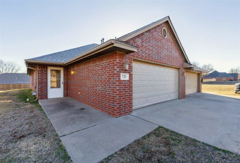 0 , 0 ,3 BathroomsBathrooms,Multi-family,Duplex,Pecan Hill,1,133440
