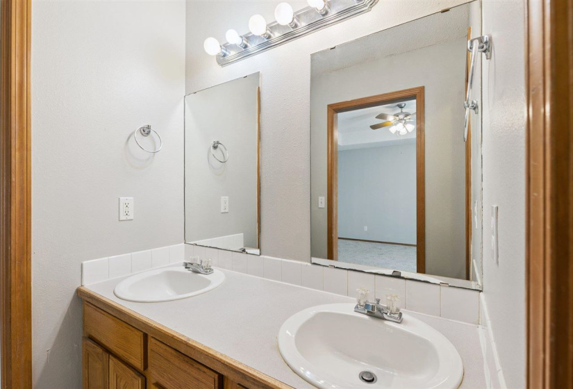 0 , 0 ,3 BathroomsBathrooms,Multi-family,Duplex,Pecan Hill,1,133440