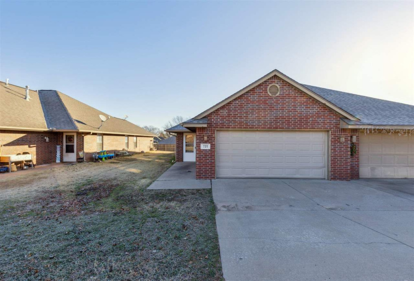 0 , 0 ,3 BathroomsBathrooms,Multi-family,Duplex,Pecan Hill,1,133440