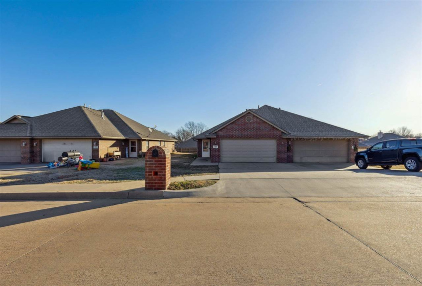 0 , 0 ,3 BathroomsBathrooms,Multi-family,Duplex,Pecan Hill,1,133440