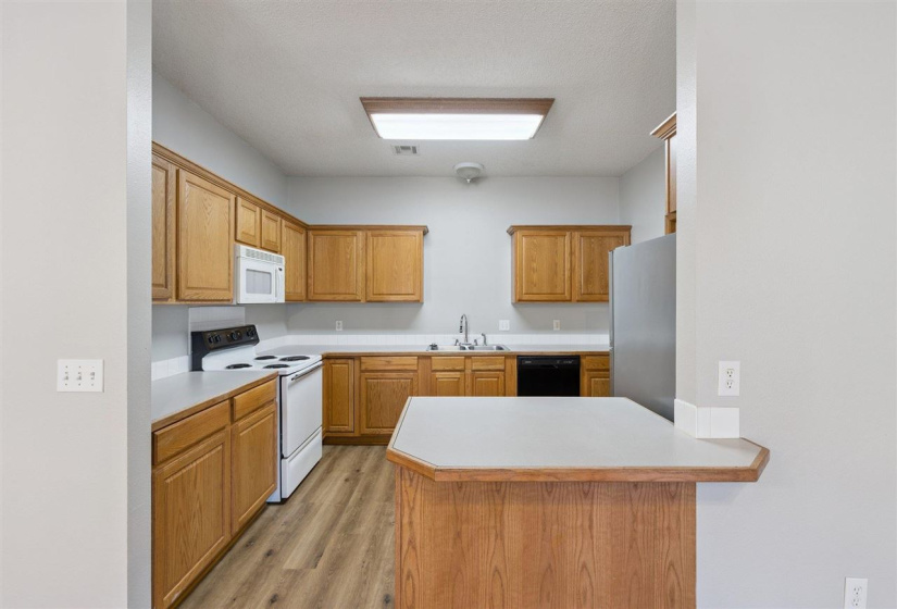 0 , 0 ,3 BathroomsBathrooms,Multi-family,Duplex,Pecan Hill,1,133440