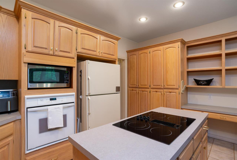 4 Bedrooms Bedrooms, 0 ,3 BathroomsBathrooms,Residential,Single Family,Bluebird,1,133437