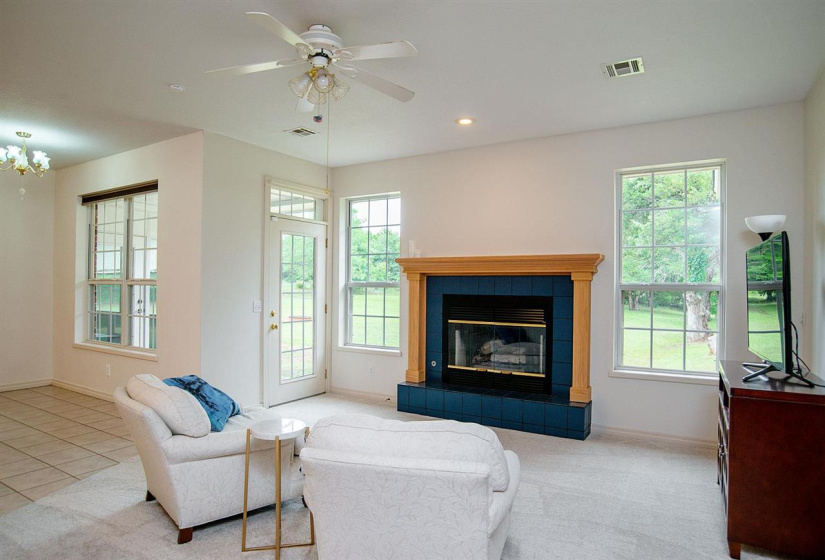 4 Bedrooms Bedrooms, 0 ,3 BathroomsBathrooms,Residential,Single Family,Bluebird,1,133437