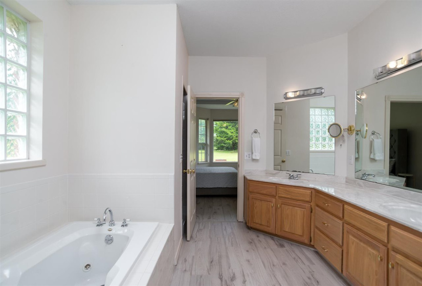 4 Bedrooms Bedrooms, 0 ,3 BathroomsBathrooms,Residential,Single Family,Bluebird,1,133437