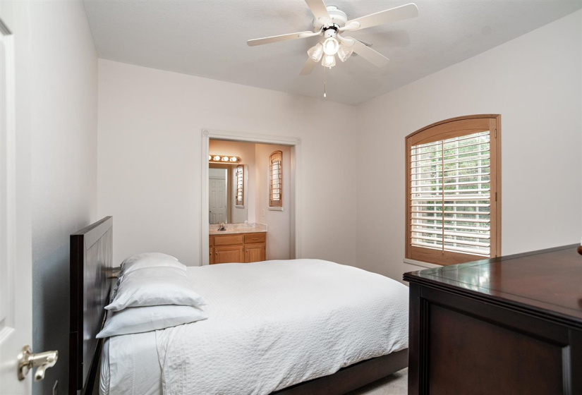 4 Bedrooms Bedrooms, 0 ,3 BathroomsBathrooms,Residential,Single Family,Bluebird,1,133437