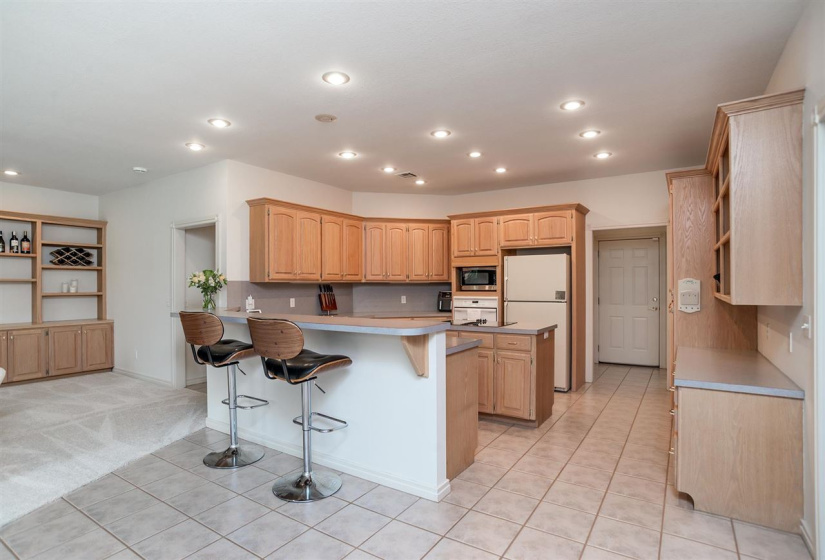 4 Bedrooms Bedrooms, 0 ,3 BathroomsBathrooms,Residential,Single Family,Bluebird,1,133437