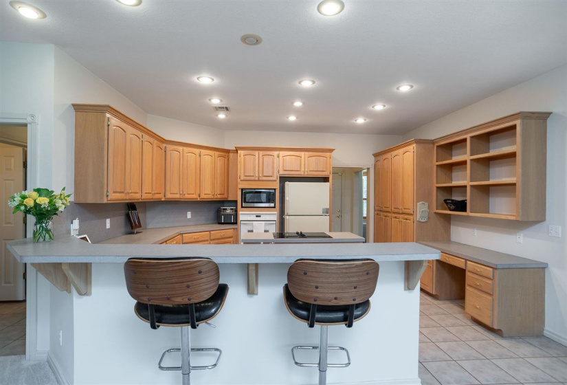 4 Bedrooms Bedrooms, 0 ,3 BathroomsBathrooms,Residential,Single Family,Bluebird,1,133437