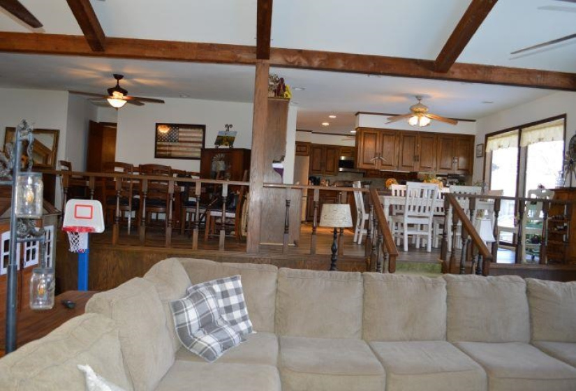 4 Bedrooms Bedrooms, 0 ,5 BathroomsBathrooms,Residential,Single Family,Country Club,1.5,133441