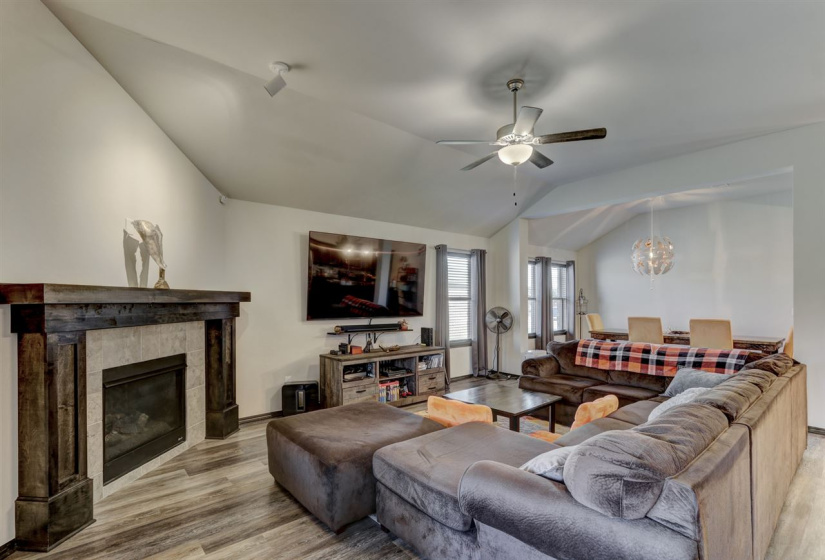 3 Bedrooms Bedrooms, 0 ,2 BathroomsBathrooms,Residential,Single Family,Landry Ln,1,133447