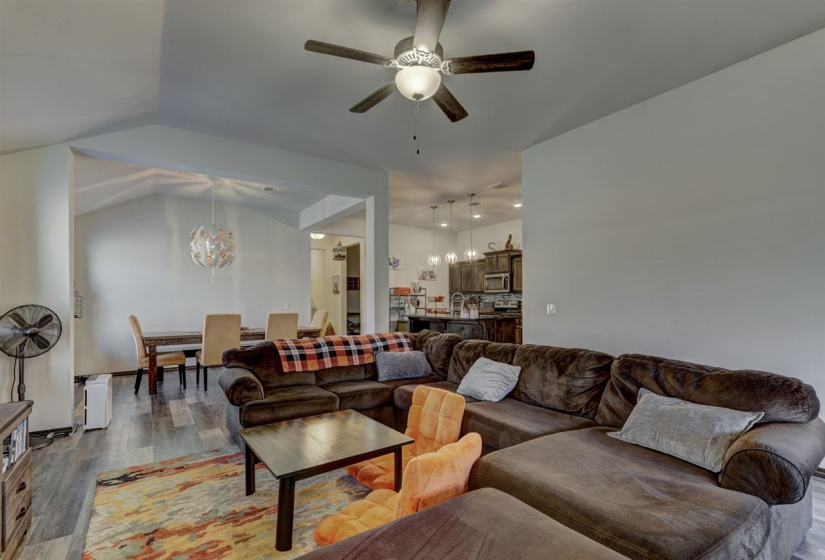 3 Bedrooms Bedrooms, 0 ,2 BathroomsBathrooms,Residential,Single Family,Landry Ln,1,133447