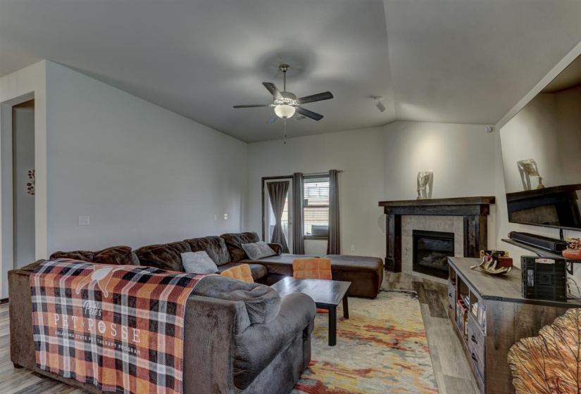 3 Bedrooms Bedrooms, 0 ,2 BathroomsBathrooms,Residential,Single Family,Landry Ln,1,133447