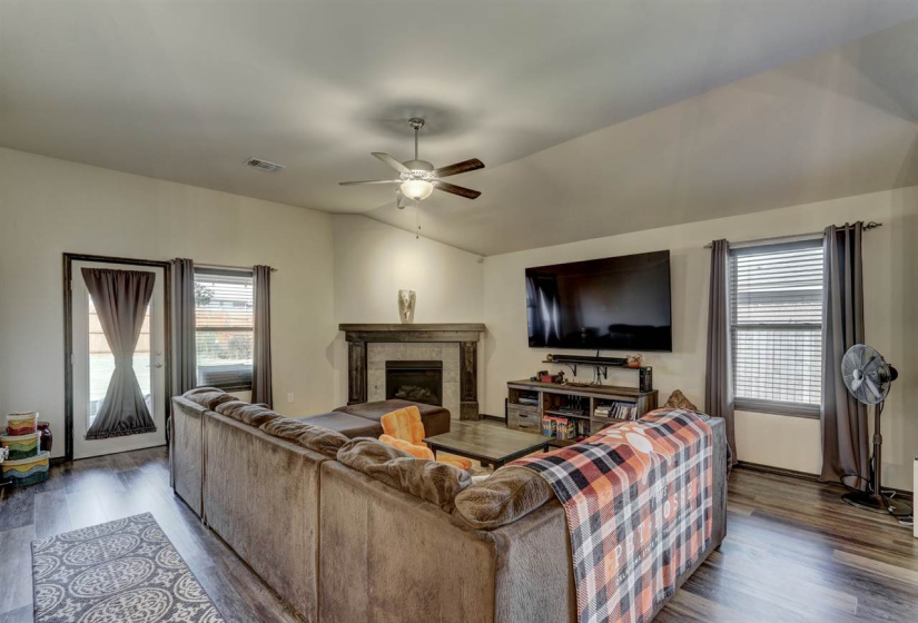 3 Bedrooms Bedrooms, 0 ,2 BathroomsBathrooms,Residential,Single Family,Landry Ln,1,133447