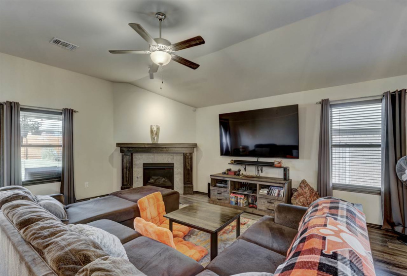 3 Bedrooms Bedrooms, 0 ,2 BathroomsBathrooms,Residential,Single Family,Landry Ln,1,133447